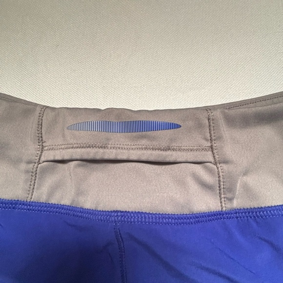 Under Armour Gray and Blue Athletic Shorts Performance Design - Picture 3 of 7